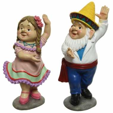 Dansende tuinkabouters man en vrouw tuinbeelden 27 cm van polystone tuinbeeldje