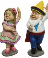 Dansende tuinkabouters man en vrouw tuinbeelden 27 cm van polystone tuinbeeldje